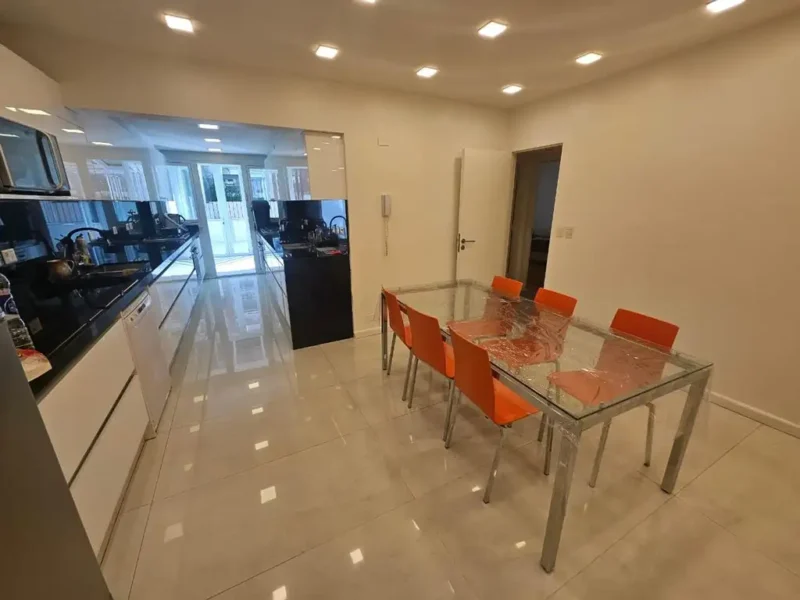 Avenida Coronel Diaz 2500, Piso 1